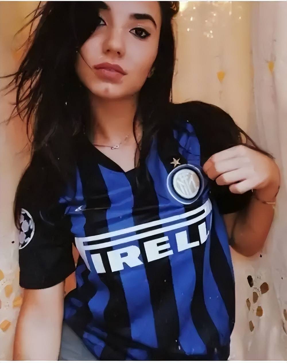 การแข่งขันเซเรียอา 4 นัด + บุนเดสลีกา 2 นัด ทำนายผลถูกต้อง 6 นัด มีโอกาสพลิกล็อก 1 นัด ตำแหน่งในลีกของเครโมเนเซ ฟอร์มโคโม