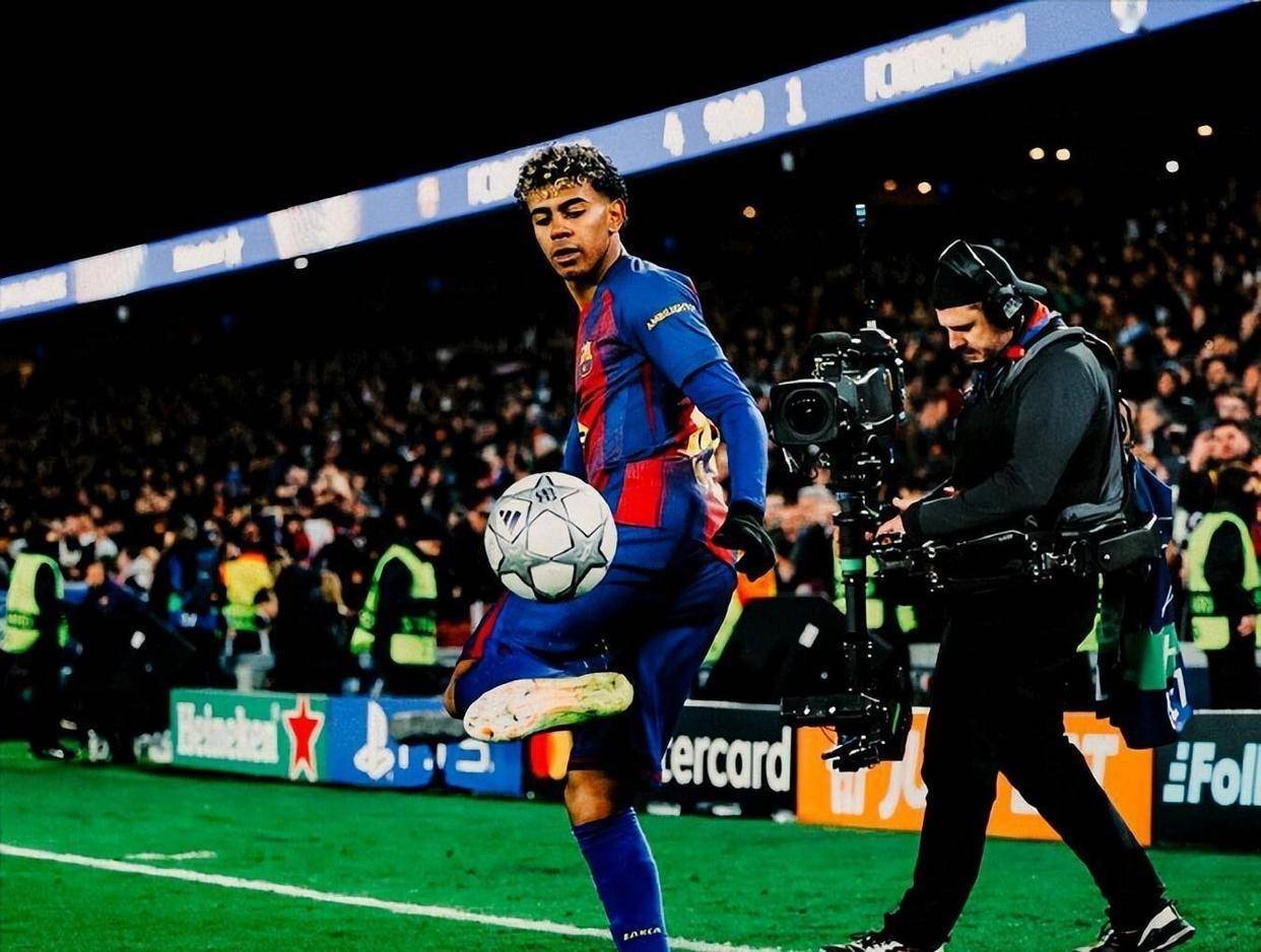 อัจฉริยะวัย 18 ปีของบาร์เซโลนาทำให้ผู้ชมตื่นตะลึง! ด้วยการบุกเข้าไปในเขตโทษถึง 21 ครั้งในนัดเดียว อนาคตของราชาฟุตบอลได้มาถึงแล้ว_Yarmal_Match_Player