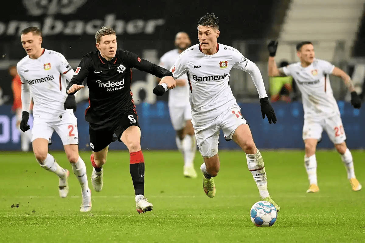 วันเสาร์ที่ 017 บุนเดสลีกา: ไอน์ทรัค แฟร้งค์เฟิร์ต เปิดบ้านรับการมาเยือนของ ไบเออร์ เลเวอร์คูเซ่น - พรีวิวศึกกลางตารางลุ้นโควต้าฟุตบอลยุโรป ทีมเยือน - แชมเปี้ยนส์ลีก