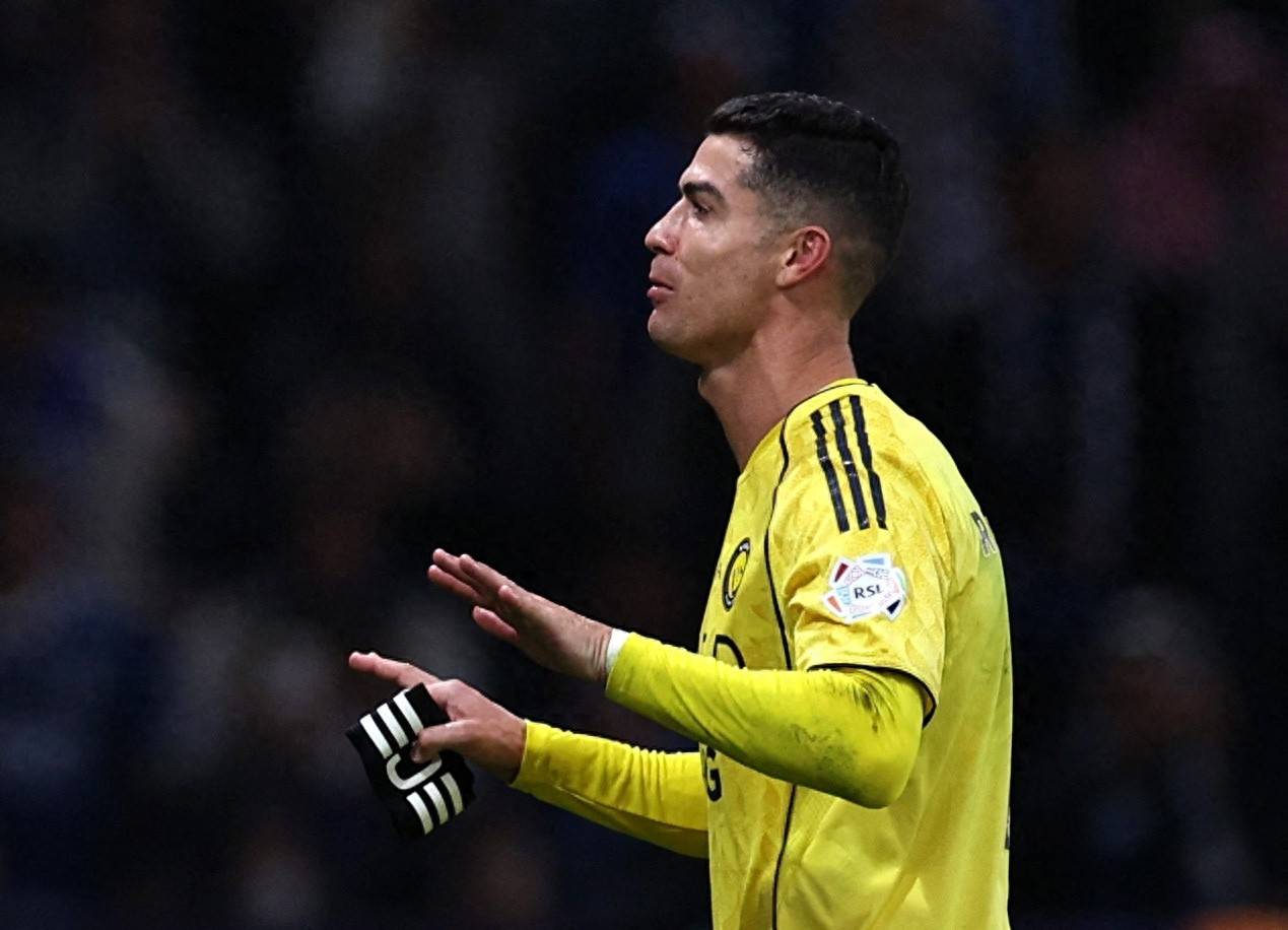 ช่วงเวลาที่ยาวนานโดยไม่มีถ้วยรางวัลและการคว่ำบาตรการแข่งขันไม่สามารถป้องกันการย้ายทีมของเบนเซม่าไปยังอัล-นาสร์ โรนัลโดอาจย้ายไป MLS ในช่วงตลาดซื้อขายนักเตะฤดูร้อน ริยาด, ซาอุดีอาระเบีย ชัยชนะ