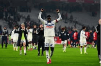 การตัดสินใจใต้แสงดาว: บลูส์เรียกตัวซาร์กลับเพื่อเสริมแนวรับ _ลอนดอน_ _เซ็นเตอร์แบ็ก_ _ระบบ_