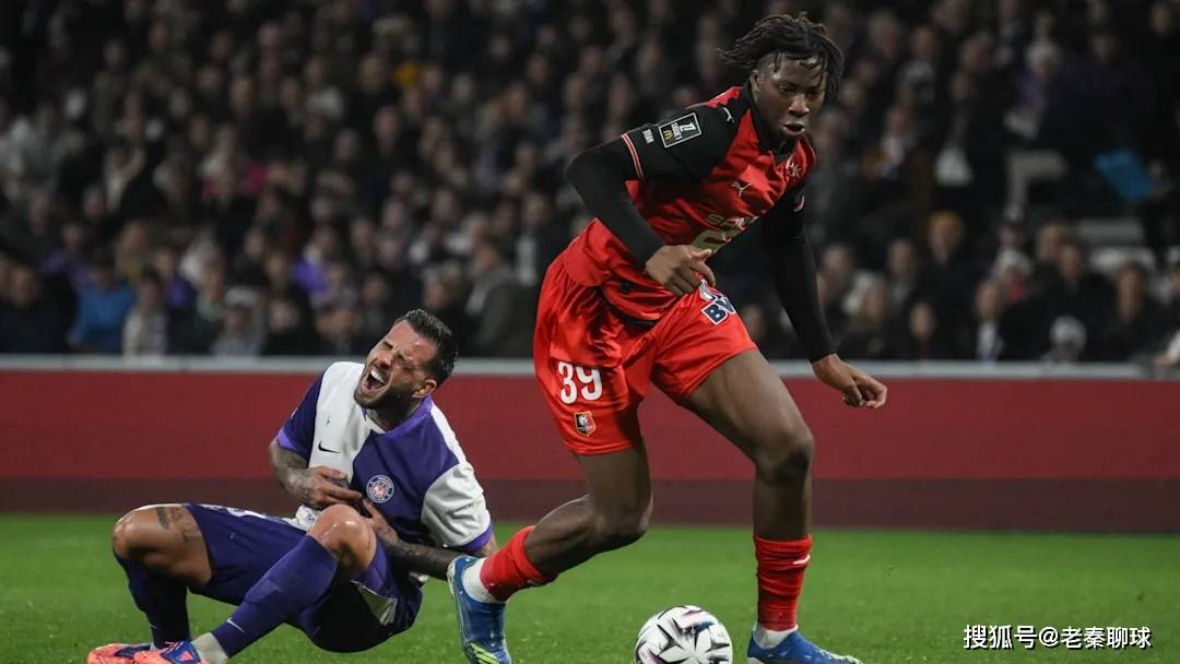 ด้วยอาการบาดเจ็บมากมาย แมนเชสเตอร์ ยูไนเต็ด ได้หันความสนใจไปที่ดาวรุ่งสูง 1.93 เมตรจากลีกเอิง 1; โอนาน่า ถูกเมินโดยปีศาจแดงและอาจย้ายถาวรกลับไปยังสโมสรเก่า อินเตอร์ มิลาน ในช่วงซัมเมอร์นี้