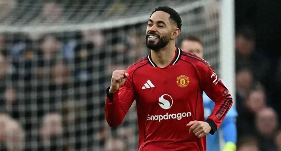 แมนเชสเตอร์ ยูไนเต็ด คว้าชัยชนะ 3-2, แอสตัน วิลล่า พ่ายแพ้ 0-1 ต่อเดอะ บีส์, ท็อตแน่ม ฮ็อตสเปอร์ เสมอ 2-2 กับแมนเชสเตอร์ ซิตี้ ขณะที่ตารางพรีเมียร์ลีกเริ่มชัดเจนขึ้น การครองบอล: อาร์เซนอล, ลิเวอร์พูล