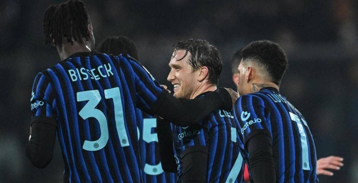 ความปั่นป่วนในเซเรียอา! อินเตอร์ มิลาน ทะยานขึ้นนำหน้าสองยักษ์ใหญ่, มิลาน สะดุด, นาโปลี เกือบตกขอบ_แชมเปียนส์ลีก_ยูโรปาลีก