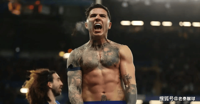 เอนโซ เฟอร์นันเดซ ได้แสดงความปรารถนาที่จะเข้าร่วมทีมเรอัล มาดริด โดยเชลซีได้เรียกร้องค่าตัวเกินกว่า 140 ล้านยูโร ขณะที่ปารีส แซงต์-แชร์กแมง ยังคงไม่กังวลเกี่ยวกับฟอร์มการเล่นที่อาจตกลงของอัชราฟ ฮาคิมี หลังจากการกลับมาจากแอฟริกา คัพ ออฟ เนชันส์