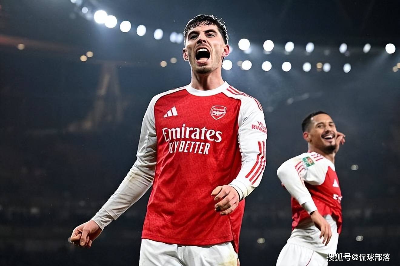 ชัยชนะสองต่อเชลซี! อาร์เซนอลไล่ล่าความสำเร็จสี่เท่าด้วยมูลค่า 1.3 พันล้านปอนด์ เข้าชิงชนะเลิศ EFL Cup หลังจากแปดปี + แย่งชิงแชมป์แรกในรอบ 33 ปี _ฤดูกาล_แชมเปียนส์ลีก_แชมเปียนส์ลีก