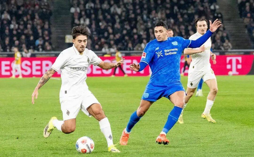 การกลับมาอย่างน่าทึ่ง! ห้าประตูรวดจุดประกายบาเยิร์น, ดอร์ทมุนด์ตามหลังเพียงสามแต้มเพื่อรักษาการแข่งขันชิงแชมป์_แมตช์_บุนเดสลีกา_จิราซี