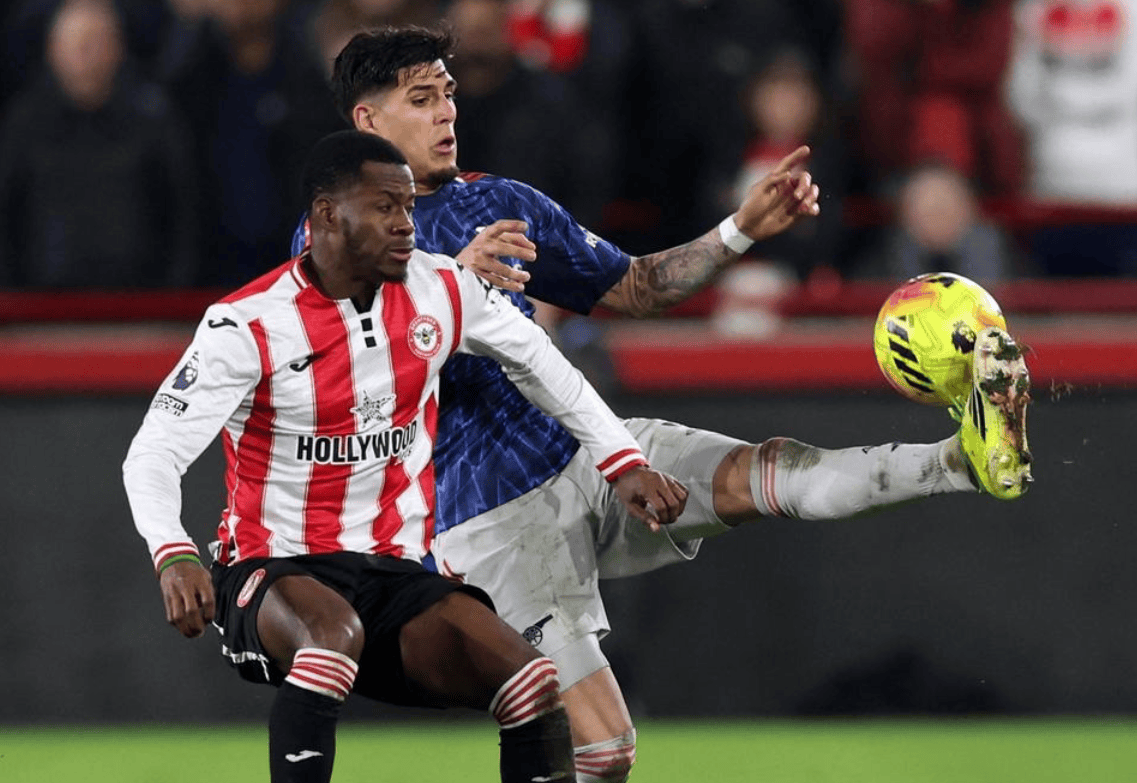 ผลเสมอ 1-1 ทำให้การแข่งขันชิงแชมป์ลีกเกิดความวุ่นวาย โดยสองทีมนำมีคะแนนห่างกันเพียง 4 คะแนนเท่านั้น ความผิดพลาดของอาร์เซนอลทำให้แมนเชสเตอร์ ซิตี้ได้โอกาสกลับมาลุ้นแชมป์อีกครั้ง