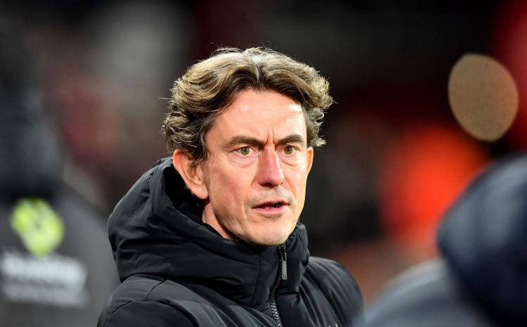 ท็อตแน่ม ฮ็อตสเปอร์สอยู่บนขอบเหวขณะที่เมฆพายุการเปลี่ยนผู้จัดการทีมกำลังก่อตัวขึ้น: ใครจะมารับหน้าที่นำทีมที่ท้าทายนี้? _Frank_ ความร่วมมือ_ เด เซอร์บี