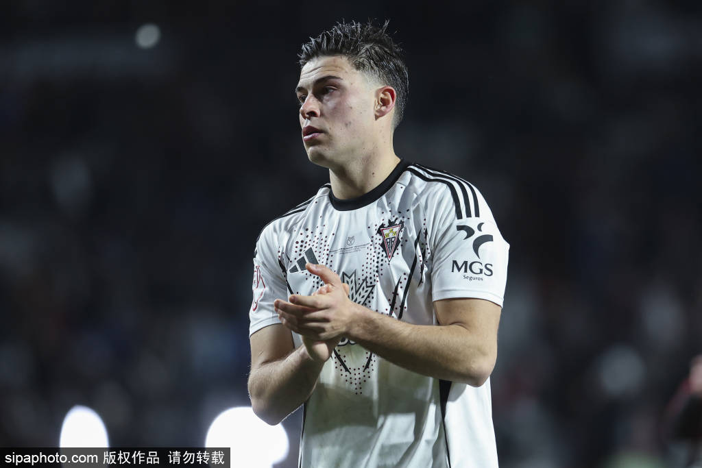 หักมุมไม่คาดคิด! ดาวรุ่งวัย 17 ปีของปารีส แซงต์-แชร์กแมง ปฏิเสธสัญญาใหม่ เลือกย้ายไปบาร์เซโลนา _Bamba_Saint-Germain_Dro