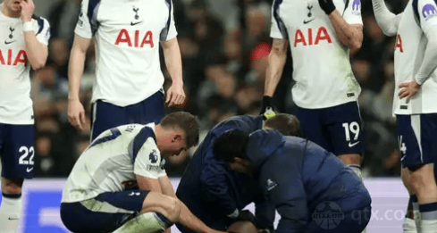 นักเตะดาวรุ่งของท็อตแน่ม ฮ็อตสเปอร์ โอเดเบล ได้รับบาดเจ็บที่เข่าซ้ายอย่างรุนแรง; ได้รับการวินิจฉัยว่าเอ็นฉีกขาดและจะพลาดการแข่งขันที่เหลือของฤดูกาลนี้.