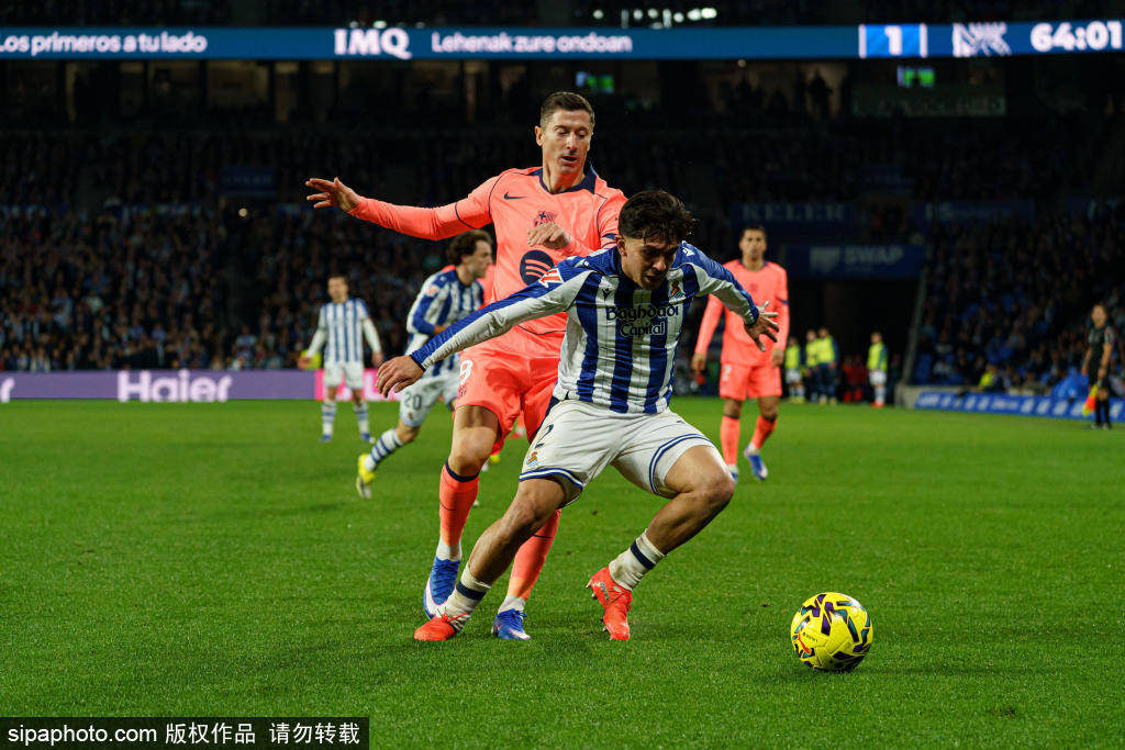 อาการบาดเจ็บที่หัวเข่าซ้ายของคีเลียน เอ็มบัปเป้ทำให้ทุกคนลุ้นระทึก! เรอัล มาดริดต้องเผชิญกับการตัดสินใจที่ยากลำบากก่อนการแข่งขันนัดชี้ชะตาในศึกยูฟ่า แชมเปียนส์ลีก_ลาลีกา_เบนฟิก้า_คริสเตียโน โรนัลโด