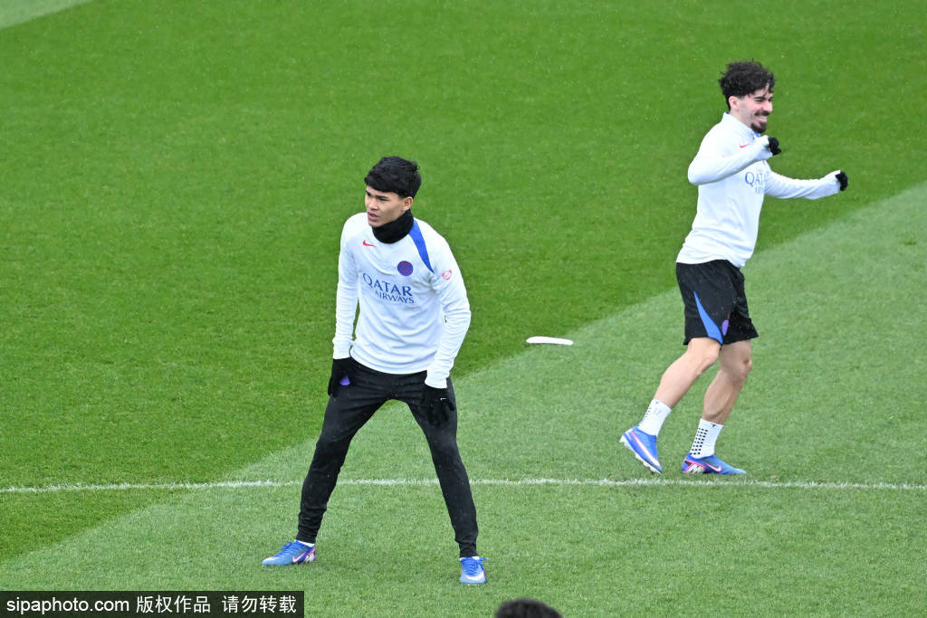 ดาวปีศาจส่องแสง! เอเมอรี่ช่วยด้วยเวทมนตร์ เปิดทางให้ดูเอ้ขึ้นนำ PSG ในลีกเอิง – คู่หูแห่งความฝันฟุตบอลโลกของฝรั่งเศสจับคู่กันตั้งแต่เนิ่นๆ? _Germain_Metz_Football