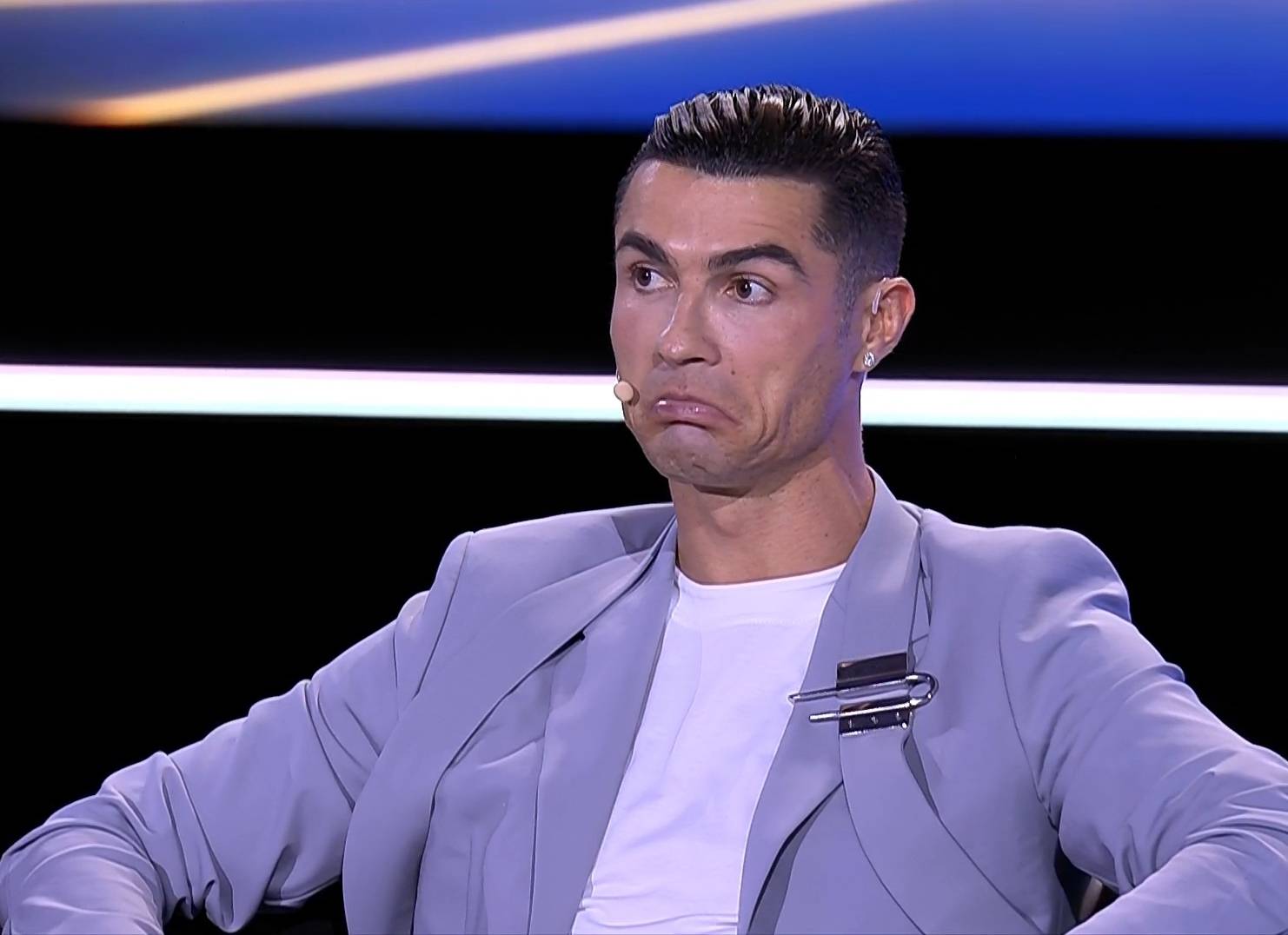 ผู้จัดการทีมชาติโปรตุเกสอ้างว่าโรนัลโดไม่สนใจการทำประตูครบ 1000 ประตู! และยังกล่าวว่าเขาสามารถส่งบอลสำคัญและทำประตูที่สำคัญได้!_มาร์ติเนซ_เกี่ยวข้อง_โรนัลโด