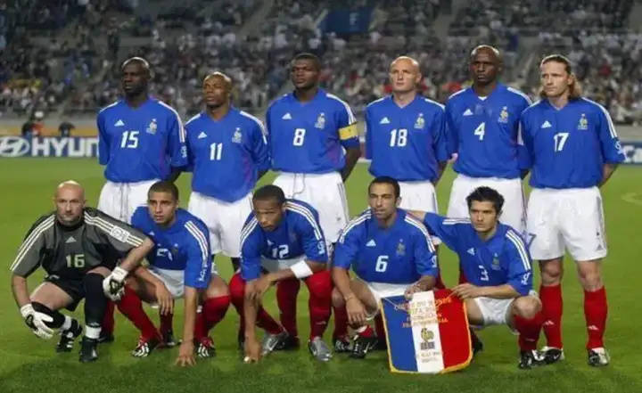 ทำไมทีมฝรั่งเศสที่มีผู้เล่นตัวจริงฟุตบอลโลกปี 2002 ล้มเหลวในการผ่านเข้ารอบและตกรอบรอบแบ่งกลุ่ม?_ zedane_players_middlefield