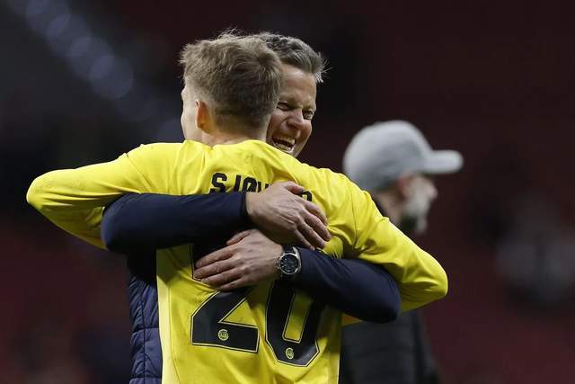 รอบชิงชนะเลิศแชมเปี้ยนส์ลีก 1/8 รอบชิงชนะเลิศ: เรอัล มาดริด บาเยิร์น แอตเลติโก มาดริด ขึ้นนำ และทีมพรีเมียร์ลีก 6 ทีมหากีฬา Win_arsenal_portuguese แทบไม่ได้