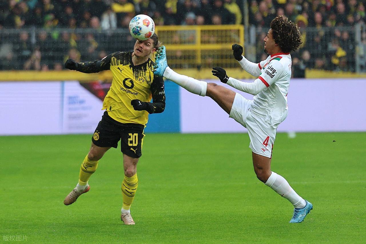 2-0 เอาชนะ เอาก์สบวร์ก ดอร์ทมุนด์ ชนะ 2 นัดติดต่อกัน และเข้าหาผู้นำในชั่วข้ามคืน