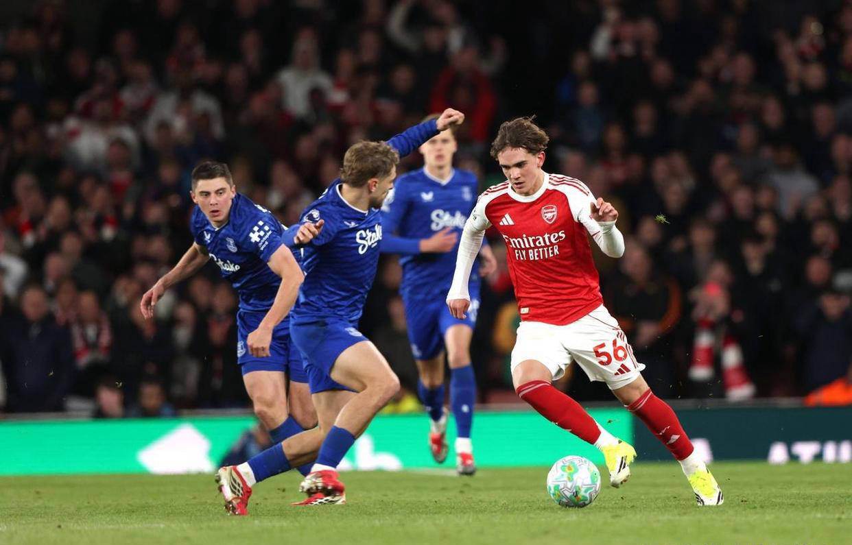 อาร์เซนอลเอาชนะเอฟเวอร์ตัน 2-0 อย่างหนัก และการแข่งขันพรีเมียร์ลีกยังคงต้องฝ่าฟันสามครั้งสำคัญ_แมนซิตี้_คีย์_บอร์นมัธ