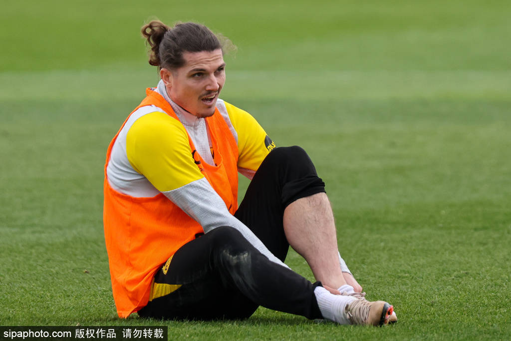 ความสงสัยในการต่ออายุสัญญาของ Schrottbeck: ดอร์ทมุนด์เผชิญกับความทุกข์ยาก ความฝันของแชมป์ที่จะต้องต่ออายุ_UEFA Champions League_Rome_Bayern Munich