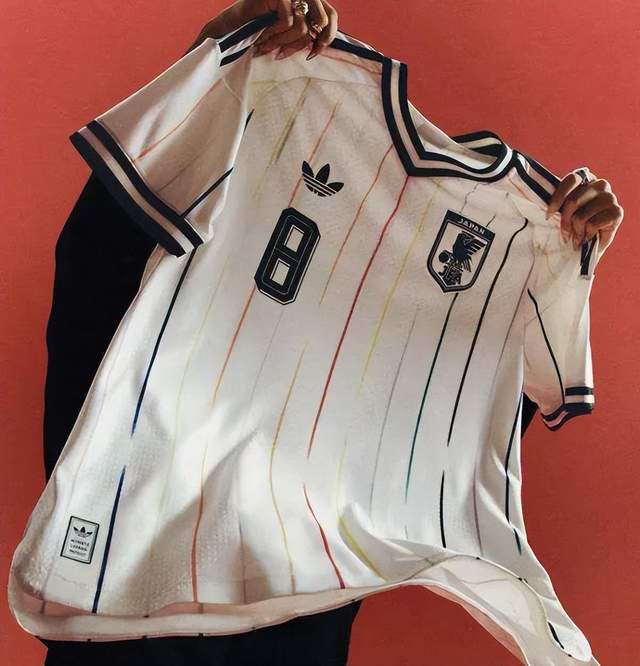 เสื้อญี่ปุ่นและเกาหลีใต้ในฟุตบอลโลก 2026 นั้นตัดกันมาก: ญี่ปุ่นได้รับการยกย่องว่าเท่ เกาหลีใต้ถูกล้อเลียนเหมือนกางเกงในบ้าน_design_authors_football