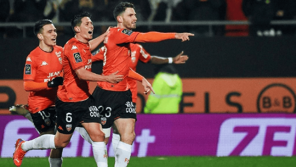 วันเสาร์ที่ 018 ลีกเอิง 1 ตูลูส vs ลอเรนต์ งาน share_away_tactics_lineup