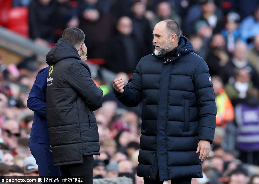 ลิเวอร์พูลตกอยู่ในราง: Arne Slotte ได้รับความเจ็บปวดจาก 