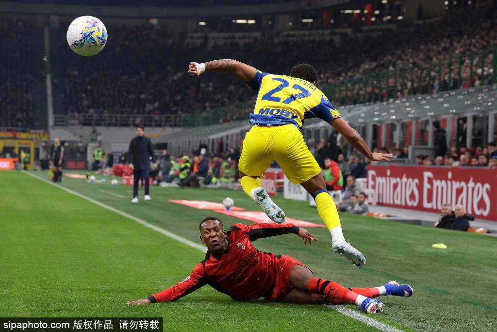 สโตนช็อค! ลูกยิงระยะไกลของ Pavlovic ของคลื่นโลก ลูกบอลโค้งอย่างสมบูรณ์และข้ามเข้าสู่ NET_Match_Milan_Fans