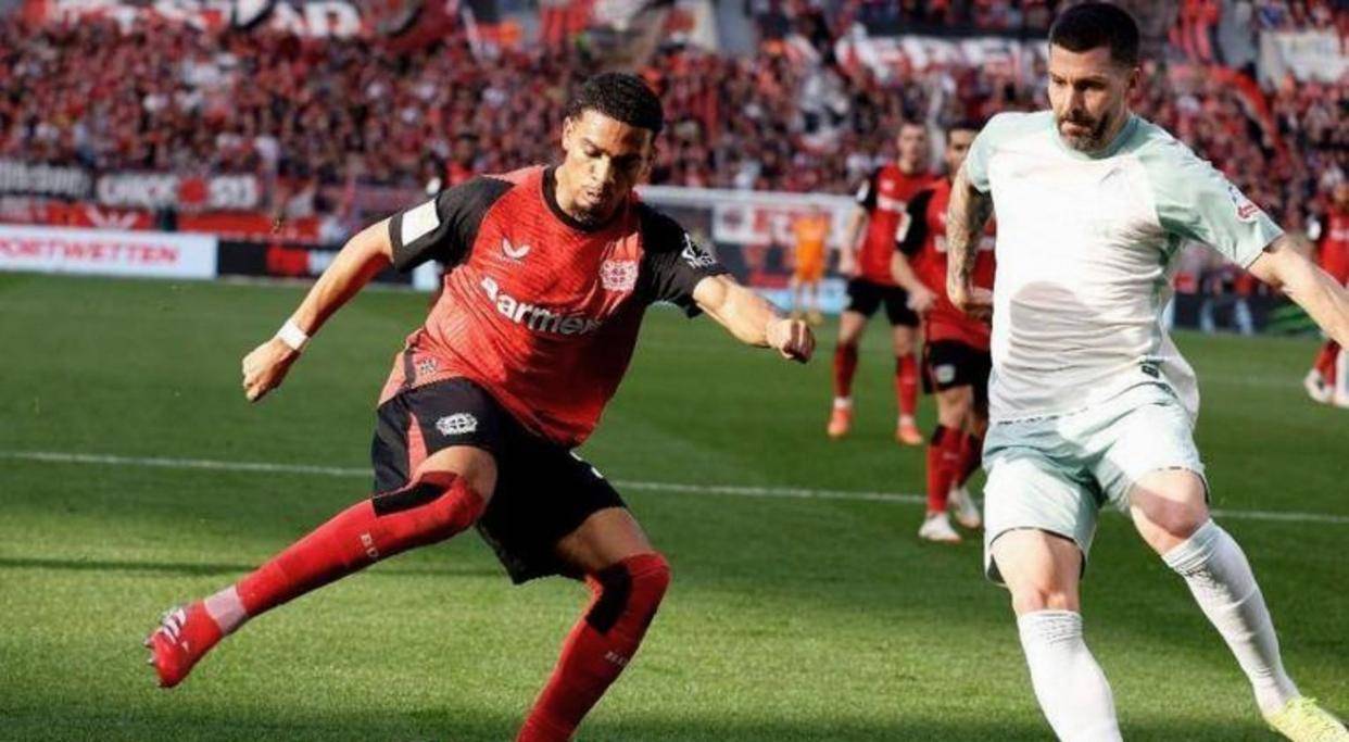 ใครจะคิดว่าการตายที่ดุเดือดที่สุดในแชมเปี้ยนส์ลีกกลายเป็นแอสซิสต์ที่ใหญ่ที่สุดของอาร์เซนอลในการคว้าแชมป์ เลเวอร์คูเซ่น ยินดีที่จะวางมือปืนขึ้นป้ายทันทีที่เขาล้มลง_Portuguese Sports_Man City