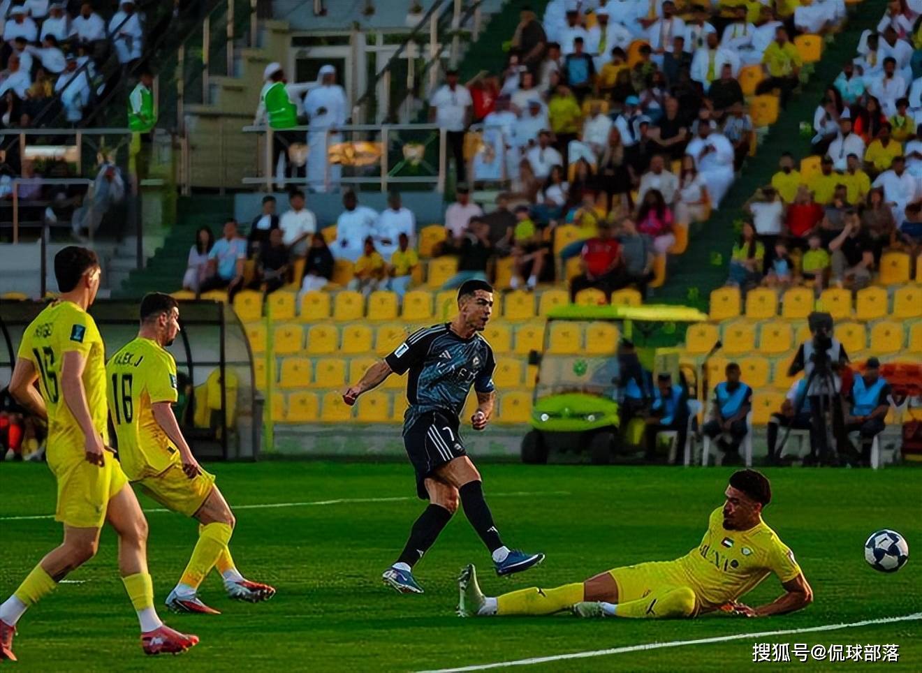 4-0! โรนัลโด้ วัย 41 ปี ในอาชีพค้าแข้ง 969 ปี พาทีมคว้าชัยชนะ 18 นัดติดต่อกัน และได้เข้า 4 อันดับแรกของเอเอฟซี แชมเปี้ยนส์ ลีก ในลีกระดับ 2_riyadd_vict_support