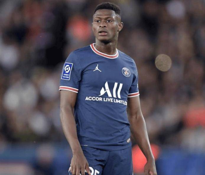 ยูเวนตุส ปารีส ดับเบิ้ลพิการ! โค้ช Shen ปรับตัวกับคู่ต่อสู้ของเขาเพื่อใช้ประโยชน์จากความว่างเปล่าใครจะเป็นผู้ดำเนินการเปลี่ยนครั้งใหญ่ในอันดับ?_ lyon_competition_uefa แชมเปี้ยนส์ลีก