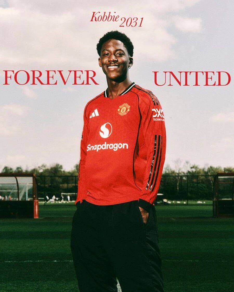 แมนเชสเตอร์ ยูไนเต็ด ประกาศอย่างเป็นทางการว่า สตาร์ จักรพรรดิคนใหม่ ต่อสัญญา! ให้ค่าจ้างรายสัปดาห์ 150,000 เปิดเผยความลับ มีสัญญาณว่าเขาสามารถเป็น CORE_Bryant Meno_Defense_Match ได้