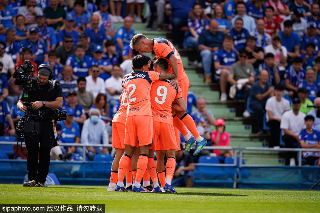 Sadar's Carnival: บาร์เซโลนาจบการวิ่ง ถือลีกในฝ่ามือของ Hand_Competition_Key_Real Madrid