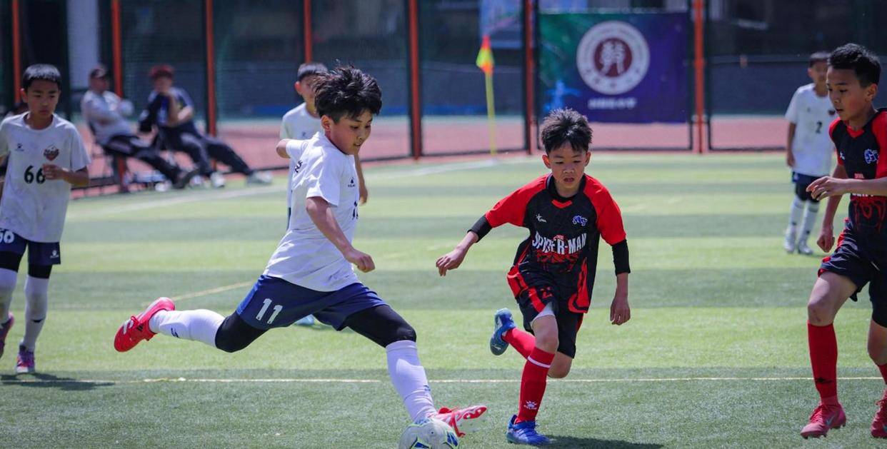 15 มิถุนายน: ดงลูเจาะท้องฟ้าในครั้งนี้ทีมลาลีกาเสนอเงิน 9,000 ยูโรเพื่อลงนามในค่าธรรมเนียมเพื่อขอผู้เล่นหนุ่ม Liu Kaiyuan_contract_football_youth