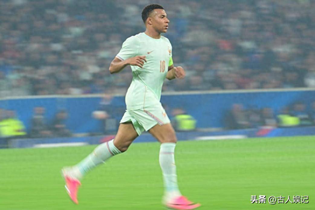 อกหัก! 61% ของแฟน ๆ ชาวฝรั่งเศสปฏิเสธ Mbappe เล่นเซ็นเตอร์ 36% แฟน ๆ แนะนำให้เขาเป็นตัวแทน