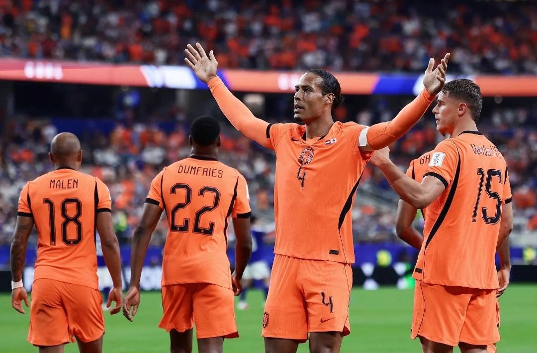 5-1! ราชาที่ไร้มงกุฎเตะอย่างบ้าคลั่ง 60 ล้านดาวทำ 4 ประตูโดยลำพัง สร้างสถิติ 12 ปีโดยมี 4 แต้มขึ้นไปด้านบนญี่ปุ่นจะเล่นใน Tunis_sweden_netherlands_robbie