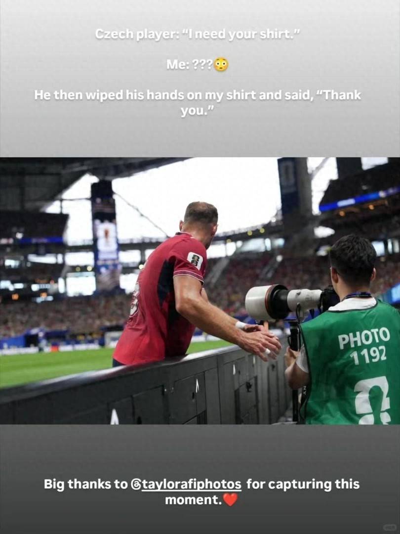 ซาวด์แทร็กต้นฉบับ | การ์ดเช็กขอความช่วยเหลือจากการตอบสนองแฟนซีของช่างภาพ Harland ต่อ Nosy_Jet_Alfonso Davis_Messi ของชาวเน็ต